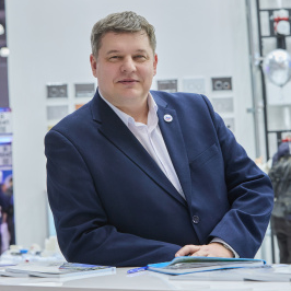 Максим Николаев